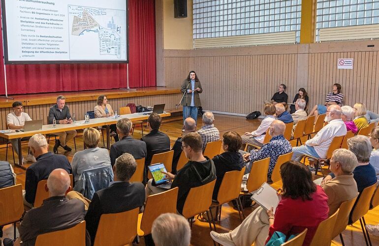 Info-Veranstaltung in der Halle der Eichendorffschule: Die Stadt Ludwigsburg plädiert für die Einführung der Parkraumbewirtschaftung in Grünbühl und Sonnenberg.