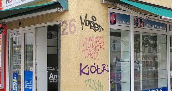 Farbschmierereien wie diese sind an vielen Stellen in Ludwigsburg zu sehen.