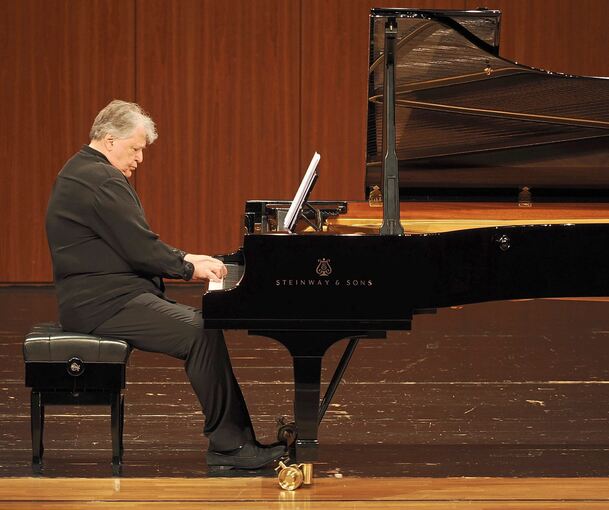 Erarbeitet, erkämpft, errungen: Andrei Gavrilov bei seinem Konzert im Bietigheimer Kronenzentrum.