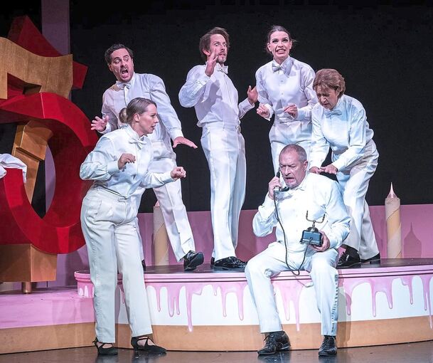 Zum Jubiläum der Komödie im Marquardt gibts eine Theaterrevue mit Jörg Pauly, Bianca Spiegel, Gideon Rapp, Bernadette Hug, Reinhold Weiser und Monika Hirschle.