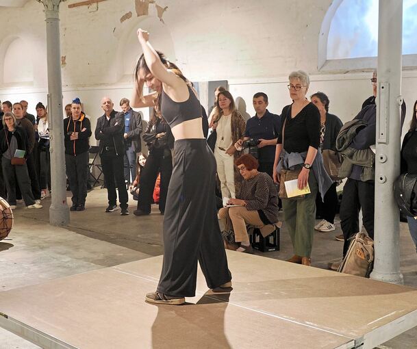„Wandern in Raum und Zeit“ - unter diesem Motto stand der „multidisziplinäre Abend mit junger Kunst“ im Kunstzentrum Karlskaserne.