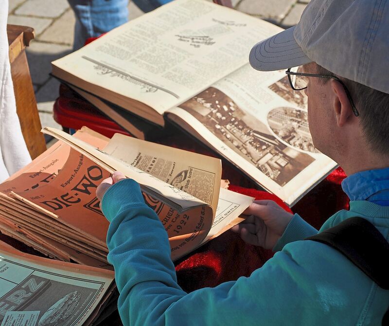 Auch Bücher gehören zum Sortiment.