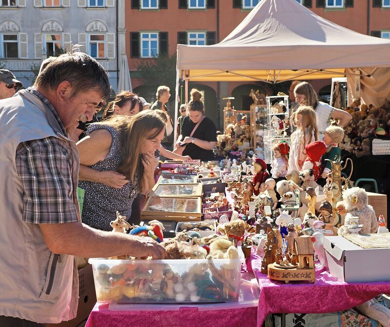 Die Sonne brachte Kristallgläser und Co. zum Funkeln.