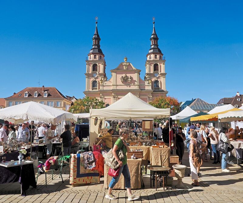 Der Marktplatz bietet eine stimmungsvolle Kulisse für die Stücke mit Geschichte.