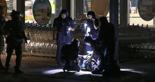 Frau durch einen Schuss lebensgefährlich verletzt
