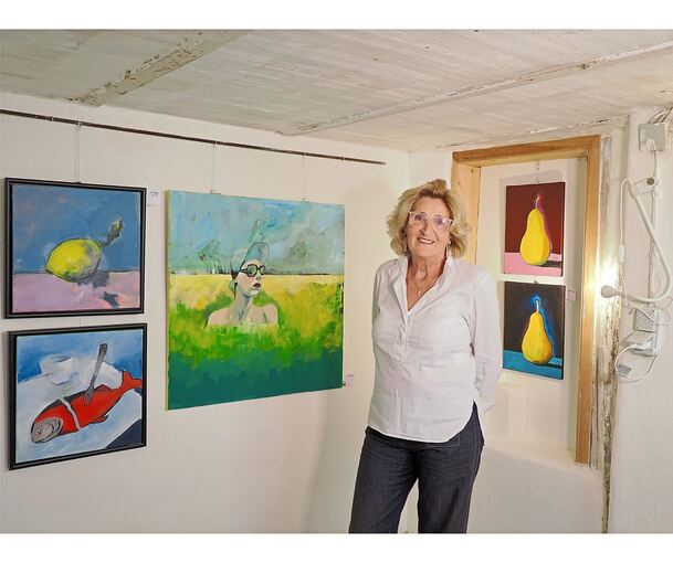 Anita Delle bildet nicht ab, sondern interpretiert und hat frei nach dem Titel der Ausstellung „Alles im Blick“.