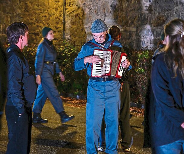 Szenischer Rundgang durch ein ausgeblendetes Alleinstellungsmerkmal: Das Stadt-Ensemble Ludwigsburg probt für die Premiere.