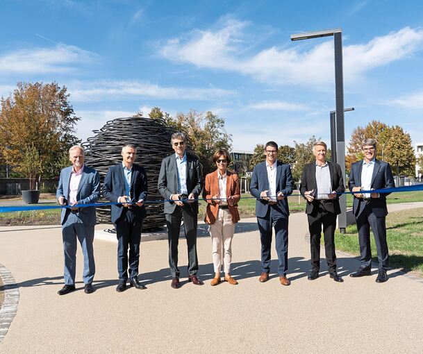 Der Trumpf-Vorstand hat am Dienstag bei bestem Wetter den neu gestalteten Park auf dem Campus in Ditzingen eröffnet. Der Trumpf-Vorstand hat am Dienstag bei bestem Wetter den neu gestalteten Park auf dem Campus in Ditzingen eröffnet.