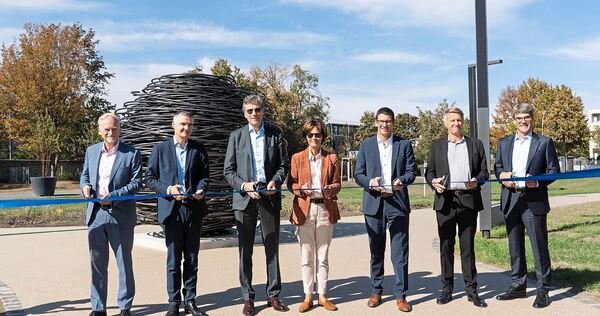 Der Trumpf-Vorstand hat am Dienstag bei bestem Wetter den neu gestalteten Park auf dem Campus in Ditzingen eröffnet.