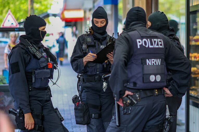 Groß angelegte Razzia gegen Geldwäscher und "Hells Angels" Groß angelegte Razzia gegen Geldwäscher und "Hells Angels"