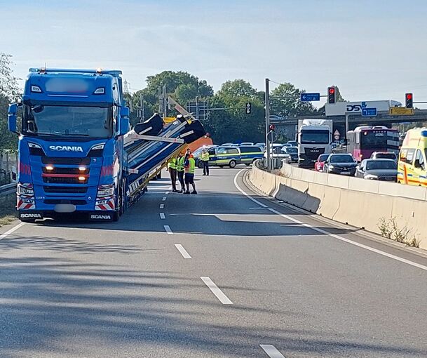 Es kommt zu langen Staus. Es kommt zu langen Staus.
