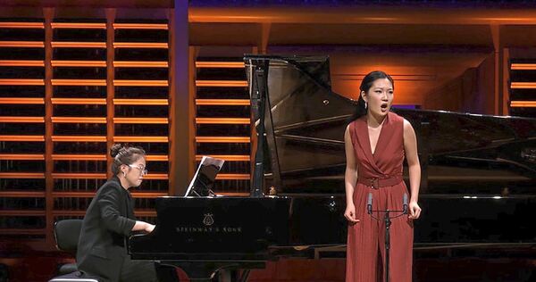 Fülle von Timbres: Das Duo Xiaoyu Dou und Xiaoran Chu im Konzertsaal der Musikhochschule.