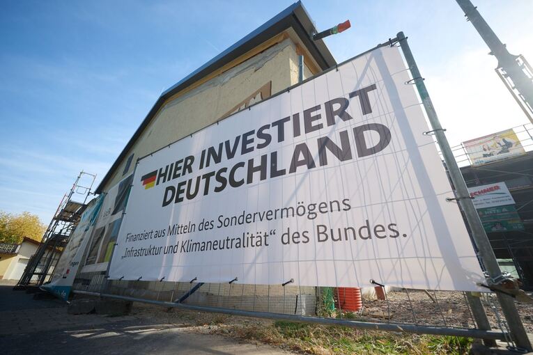 Finanzminister Klingbeil besucht Zukunftsprojekte in Deutschland Finanzminister Klingbeil besucht Zukunftsprojekte in Deutschland