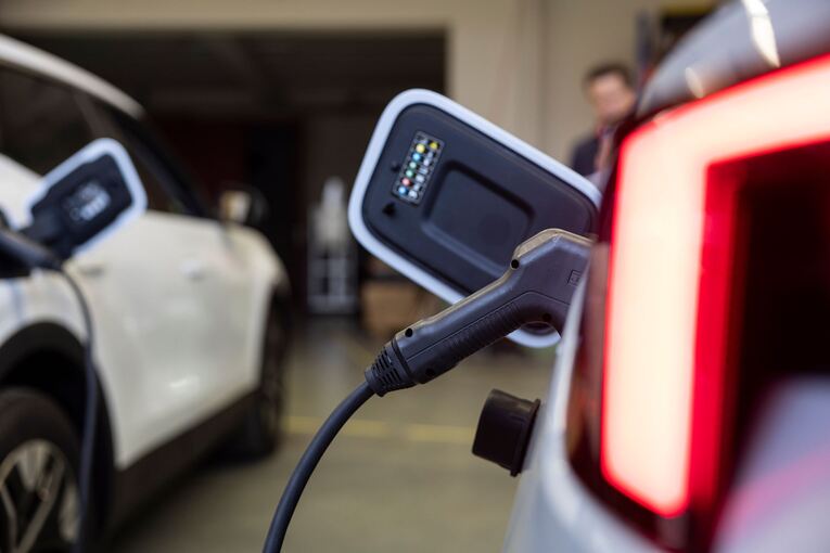 E-Autos als mobile Energiespeicher für Haus und Stromnetz