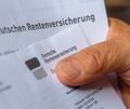 Die jährliche Renteninformation bekommen Beitragszahler zugeschickt, sobald sie 27 Jahre alt sind.