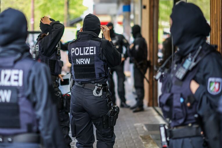 Groß angelegte Razzia gegen Geldwäscher und "Hells Angels" Groß angelegte Razzia gegen Geldwäscher und "Hells Angels"