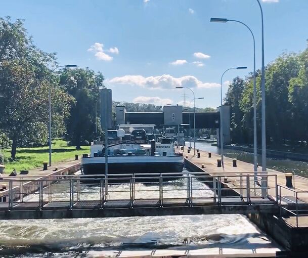Die Schleuse soll in die geplante zweite Brückenquerung über den Neckar zwischen Marbach und Benningen einbezogen werden.