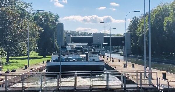 Die Schleuse soll in die geplante zweite Brückenquerung über den Neckar zwischen Marbach und Benningen einbezogen werden.