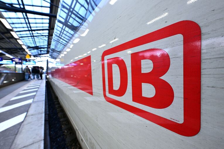 ICE der Deutschen Bahn ICE der Deutschen Bahn
