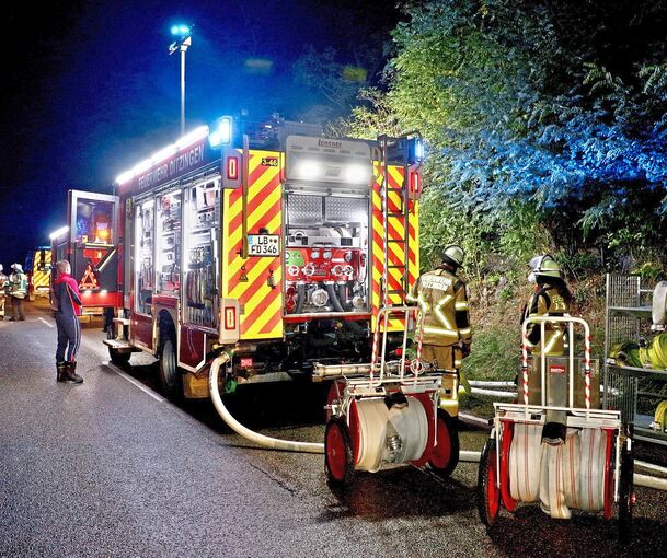 Insgesamt drei Feuerwehren waren im Einsatz. Insgesamt drei Feuerwehren waren im Einsatz.