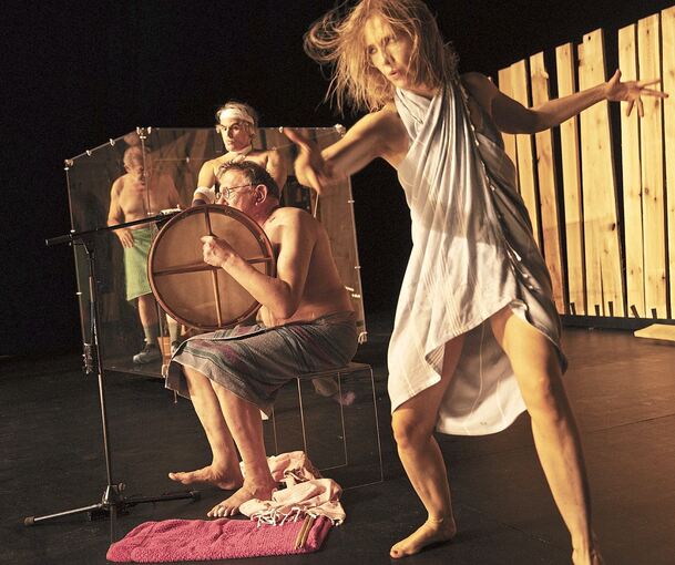 Abgründigkeit und Tröstliches: „Tanzende Idioten“ läuft aktuell im Schauspiel Stuttgart.
