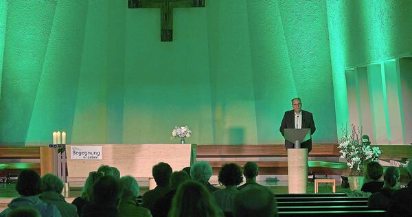 Zahlreiche Rednerinnen und Redner sprachen bei der Langen Nacht der Demokratie über die Artikel des Grundgesetzes und ihre Bedeutung.