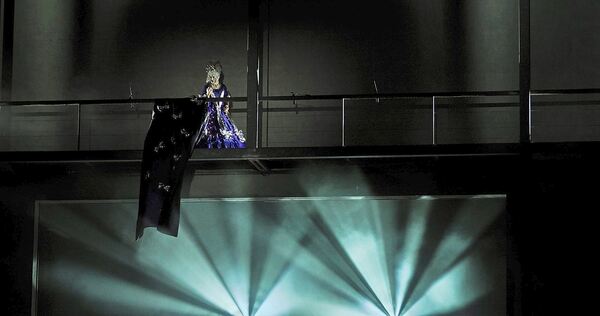 Licht, Musik, Tanz und Theater: Das alles bietet die Show auf dem Akademiehof. Licht, Musik, Tanz und Theater: Das alles bietet die Show auf dem Akademiehof.