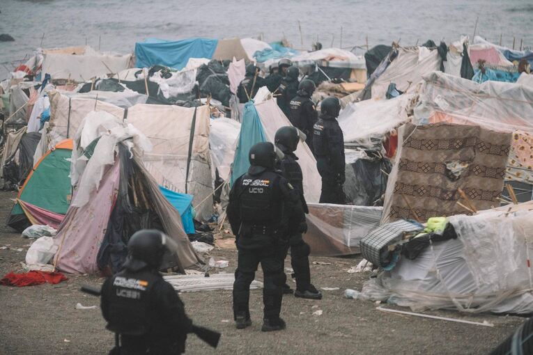 Polizei räumt Migrantenlager in Ceuta Polizei räumt Migrantenlager in Ceuta