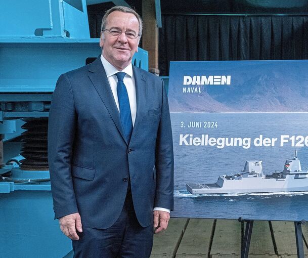 Verteidigungsminister Boris Pistorius (SPD) im Juni 2024 zum Baubeginn des Fregattenprojekts F126 auf der Peene-Werft in Wolgast. Später stoppte er das Projekt. Die niederländische Damen-Werft sieht einen Vertragsbruch.