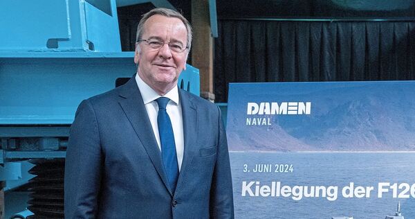 Verteidigungsminister Boris Pistorius (SPD) im Juni 2024 zum Baubeginn des Fregattenprojekts F126 auf der Peene-Werft in Wolgast. Später stoppte er das Projekt. Die niederländische Damen-Werft sieht einen Vertragsbruch.