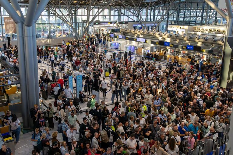 Flugbetrieb an Stuttgarter Flughafen kurzzeitig ausgesetzt Flugbetrieb an Stuttgarter Flughafen kurzzeitig ausgesetzt