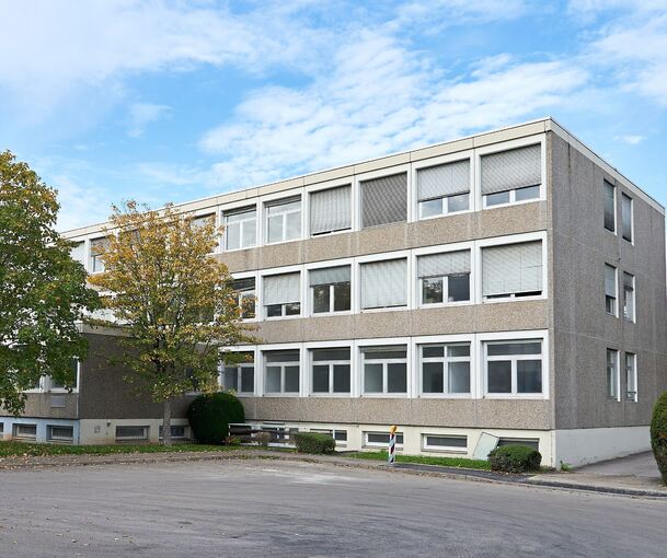 In dieser Gewerbeimmobilie sollen nach Abschluss des Umbaus bis zu 300 Flüchtlinge unterkommen.