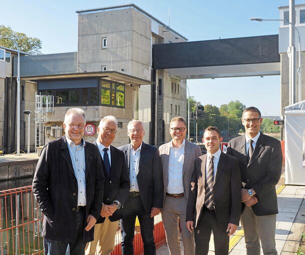Bei der Einweihungsfeier (von links): Walter Braun und Klaus Michels von der Wasserstraßen- und Schifffahrtsverwaltung (WSV), Reiner Boucsein von der IHK Stuttgart, die Bürgermeister Florian Bargmann und Mario Dittmann sowie Joachim Abratis, ebenfall