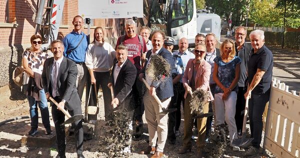 Spatenstich für den Radschnellweg RS 8 mit den Projektbeteiligten der Stadt Ludwigsburg, der Landkreise, des Regierungspräsidium Spatenstich für den Radschnellweg RS 8 mit den Projektbeteiligten der Stadt Ludwigsburg, der Landkreise, des Regierungspräsidiums sowie Mitgliedern des Ludwigsburger Gemeinderats, des Kreistags und des Verbands Region Stuttgart.