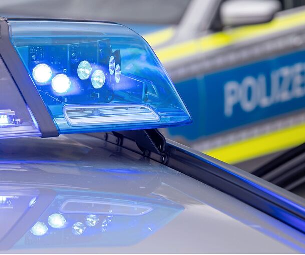 Laut Polizei entstand bei dem Unfall ein Schaden von 15.000 Euro. Laut Polizei entstand bei dem Unfall ein Schaden von 15.000 Euro.