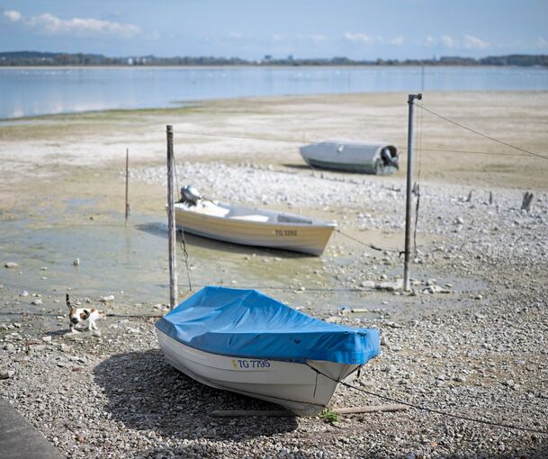 Gestrandet: Boote liegen am 3. Oktober auf dem trockenen Seegrund des westlichen Bodensees bei Ermatingen.