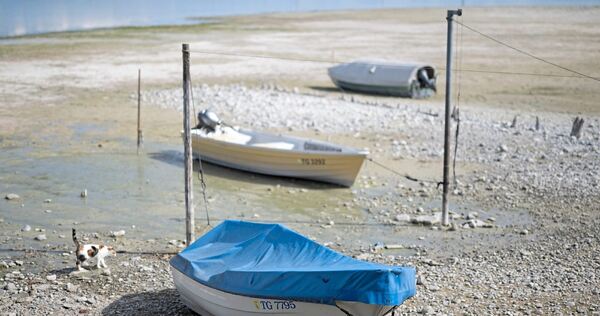 Gestrandet: Boote liegen am 3. Oktober auf dem trockenen Seegrund des westlichen Bodensees bei Ermatingen.