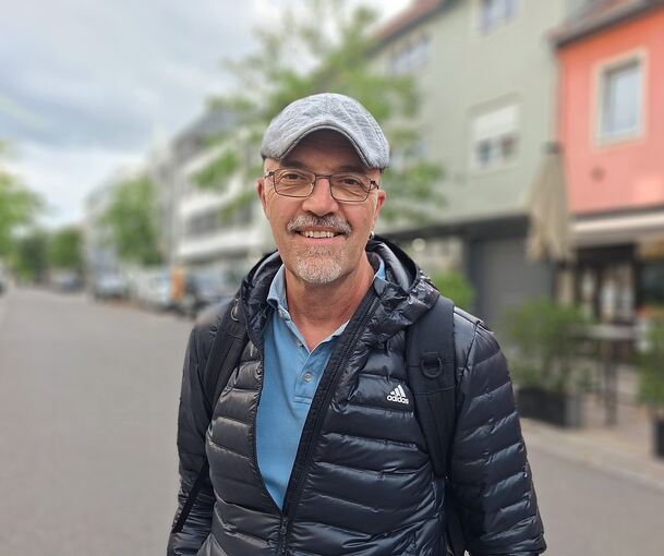 Michael Neumeier in der Ludwigsburger Innenstadt. Dorthin ist er nach Feierabend von seiner neuen Arbeitsstelle in Stuttgart aus gekommen – um nach dem Gespräch mit der LKZ weiter nach Hause nach Erdmannhausen zu fahren.