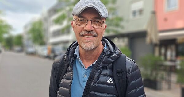 Michael Neumeier in der Ludwigsburger Innenstadt. Dorthin ist er nach Feierabend von seiner neuen Arbeitsstelle in Stuttgart aus Michael Neumeier in der Ludwigsburger Innenstadt. Dorthin ist er nach Feierabend von seiner neuen Arbeitsstelle in Stuttgart aus gekommen – um nach dem Gespräch mit der LKZ weiter nach Hause nach Erdmannhausen zu fahren.