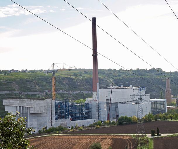 Die Baustelle der Klärschlammverbrennung in Walheim: Noch fehlt die Fassade samt Schalldämmung.