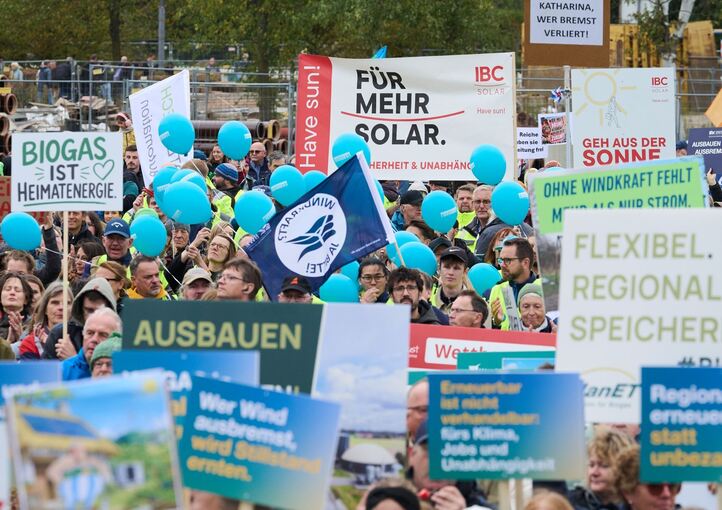 Demonstration für Erneuerbare Energien