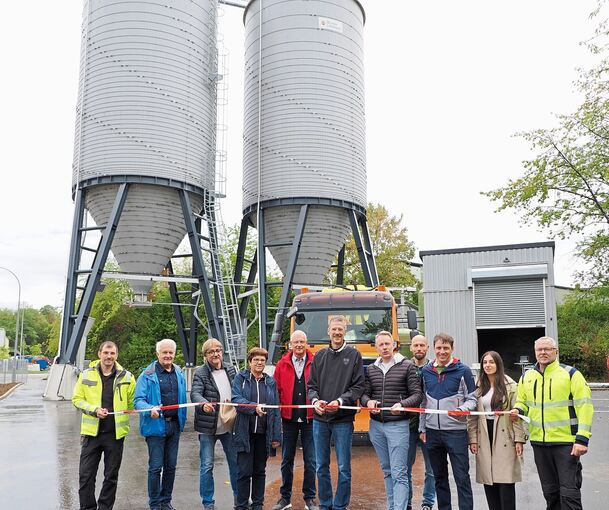 Großer Bahnhof bei der Eröffnung der Salzsilos.