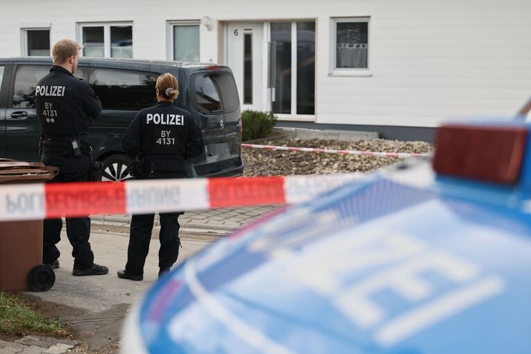 Zwei Behördenmitarbeiter bei Waffenkontrolle erschossen