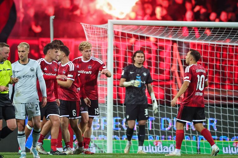 1. FC Nürnberg - VfL Wolfsburg 1. FC Nürnberg - VfL Wolfsburg