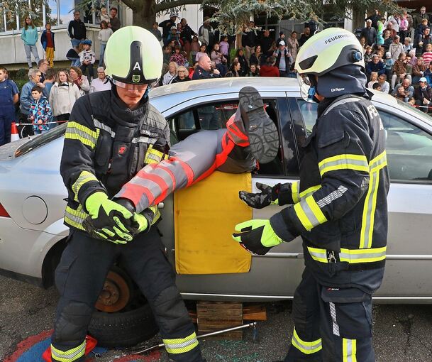 Die Feuerwehr Asperg bei ihrer Hauptübung. Die Feuerwehr Asperg bei ihrer Hauptübung.