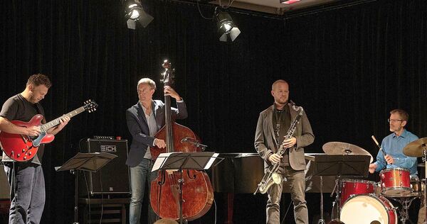 Das Quartett Blank Page übersetzt Debussy‘sche Harmonien und Motive in die Klangsprache des Contemporary Jazz.