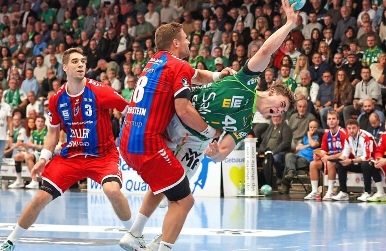 Mit aller Macht gestoppt: Die Bietigheimer Nikola Vlahovic (links) und Fabian Wiederstein stellen sich Göppingens Elias Newel in den Weg.