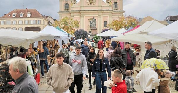 Blauen Himmel gab‘s zwar nur punktuell, das tat der Lust darauf, zum Kastanienbeutelfest zu gehen, aber keinen Abbruch.
