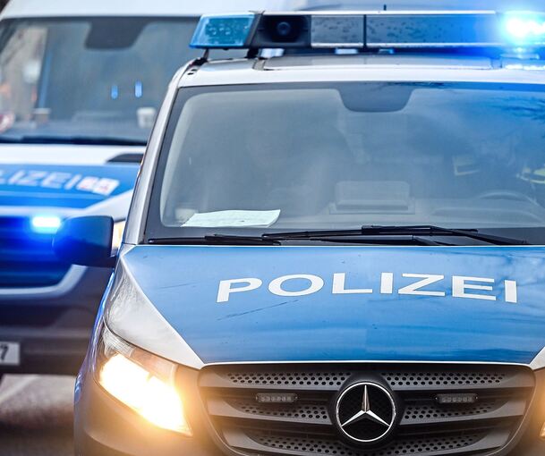Die Polizei sucht Zeugen. Die Polizei sucht Zeugen.