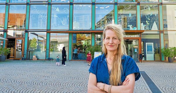„Ich misstraue Karten, die objektiv tun“, sagt die Künstlerin Ruth May. „Ich misstraue Karten, die objektiv tun“, sagt die Künstlerin Ruth May.